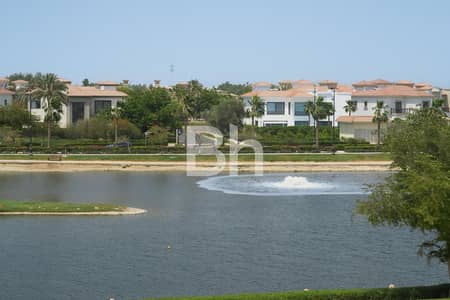 4 Bedroom Villa for Sale in Jumeirah Islands, Dubai - 4 BR + Maids | Full Main Lake Views | Extendable