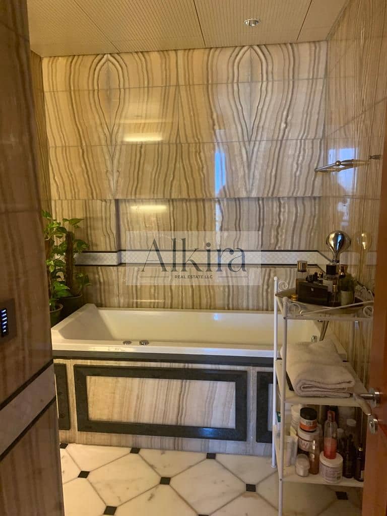 8 Bathroom Looking at Jacuzzi. jpg