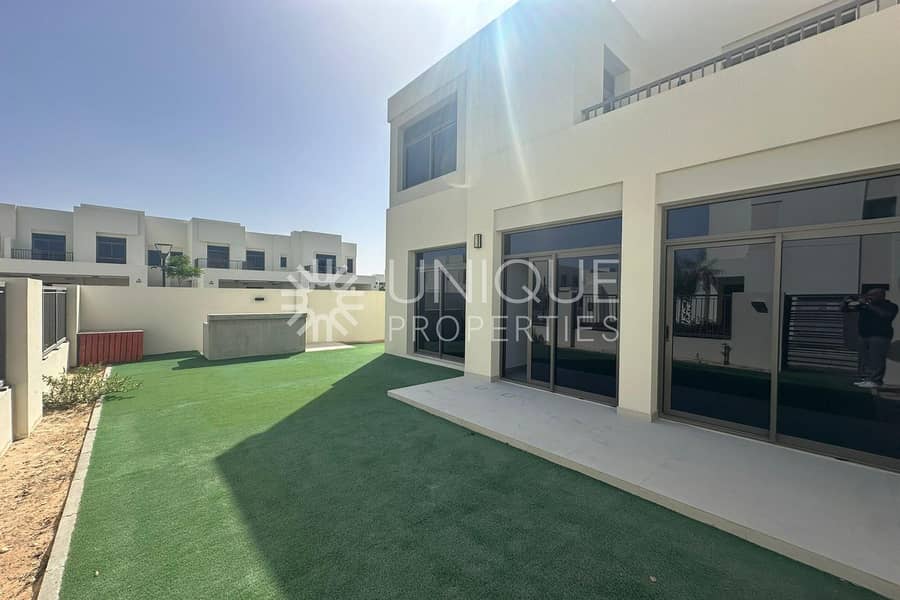 Pool View | Vacant | Best Price Pool View | Vacant | Best Price