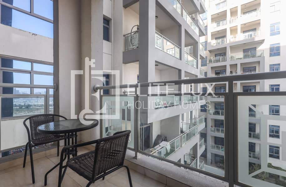 6 balcony 1-min. jpg