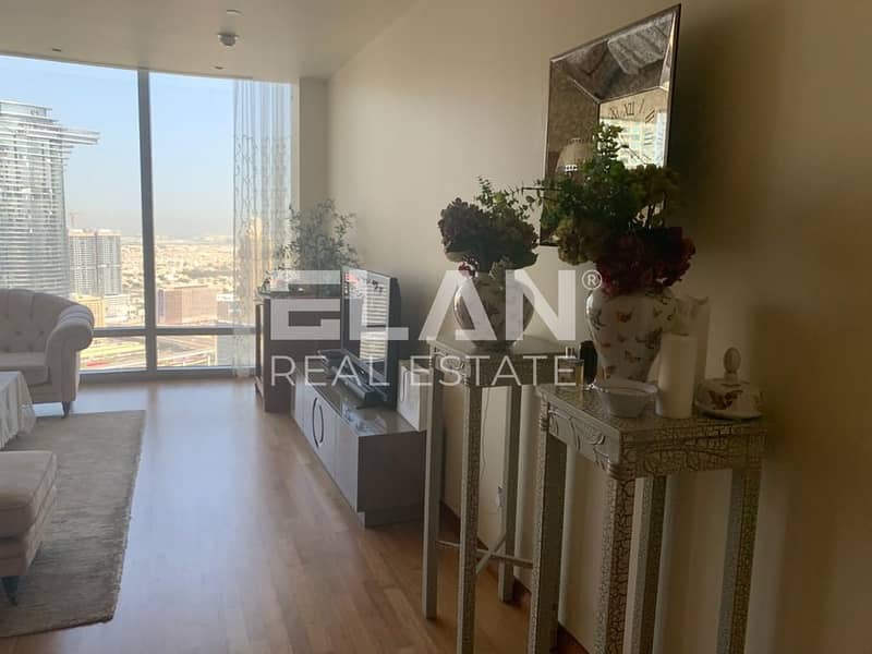 10 Living Room Looking Outside. jpg