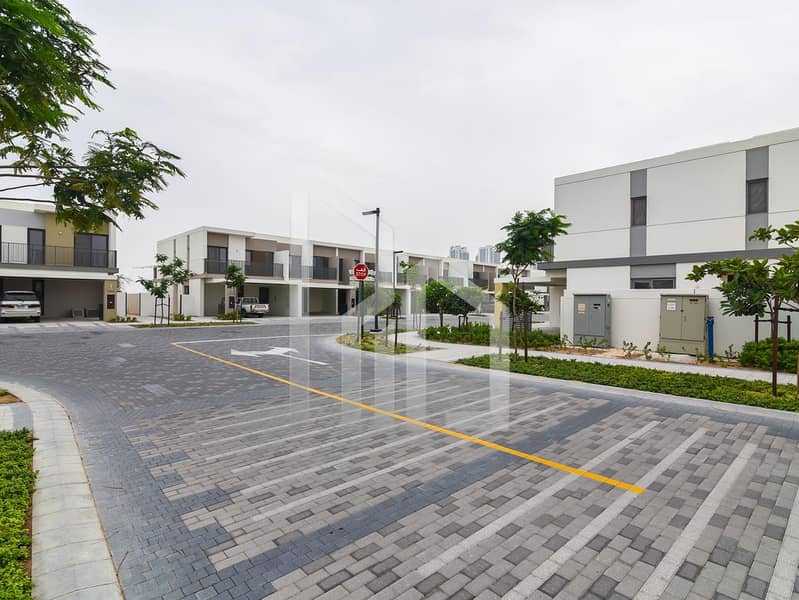 Single Row | Vacant Soon | Close to Pool