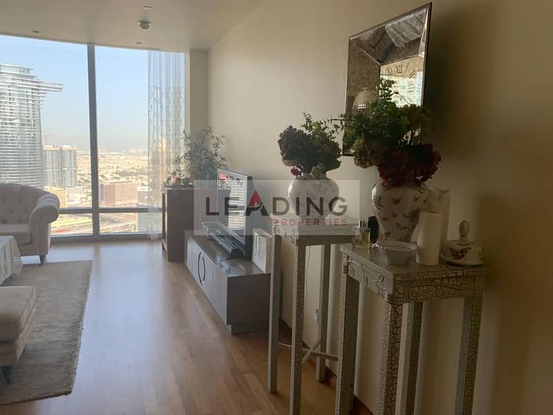 11 Living Room Looking Outside. jpg