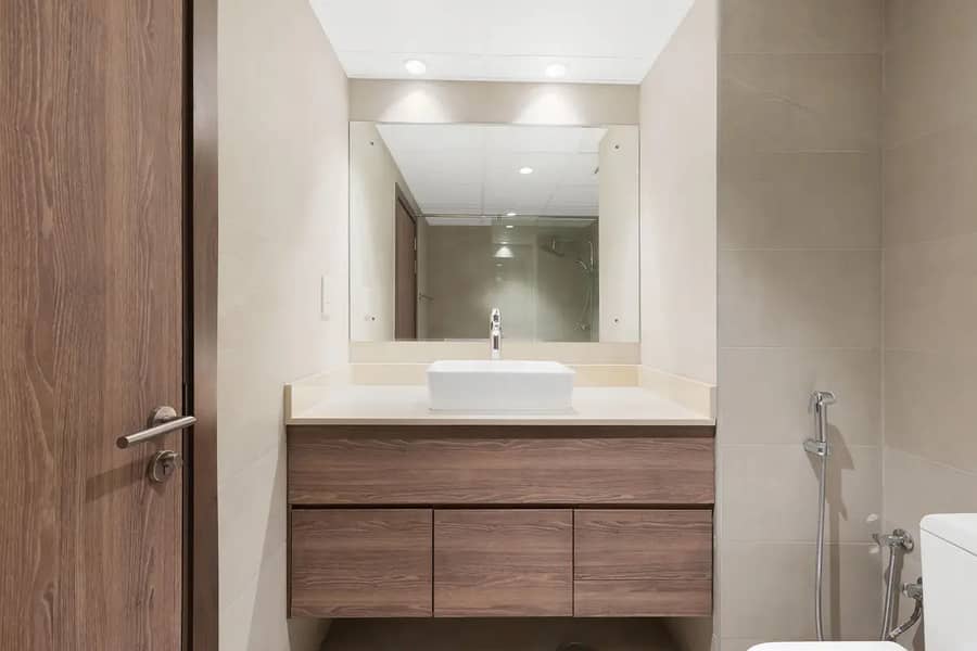 8 BATHROOM 1. jpg