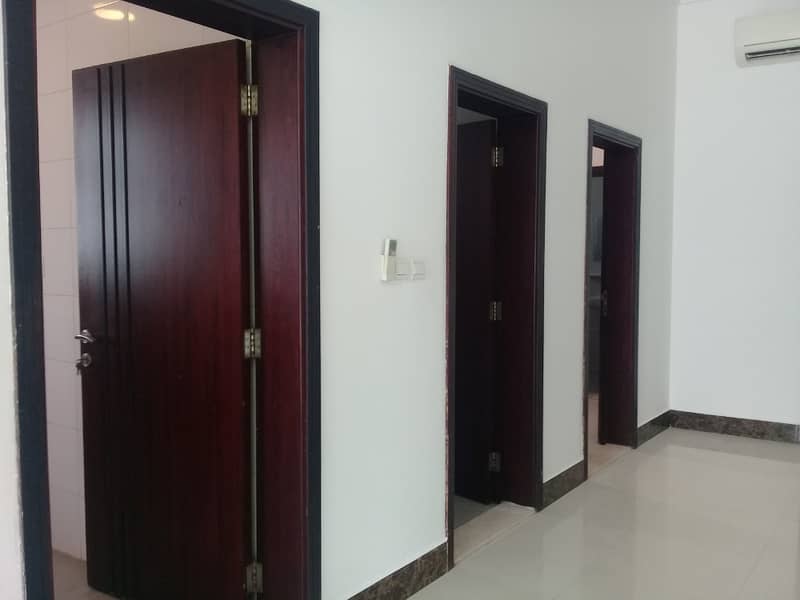 Amazing 3 B/R Mulhaq with Pvt Entrance and Maids Room Available for rent in %% MBZ city