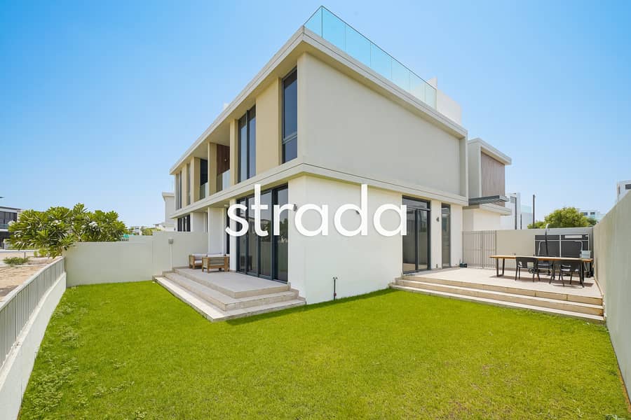 Single Row | Prime Location | Roof Terrace Single Row | Prime Location | Roof Terrace