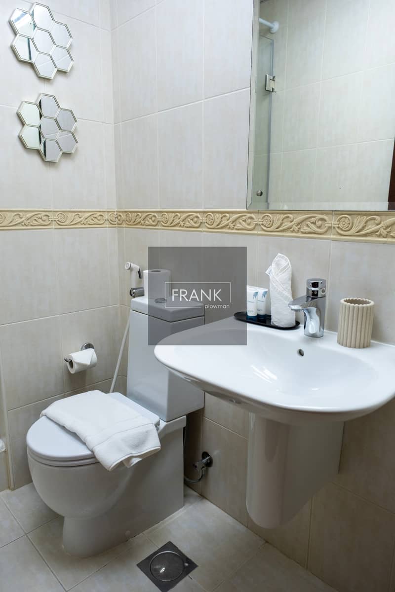22 Bathroom 1. jpg