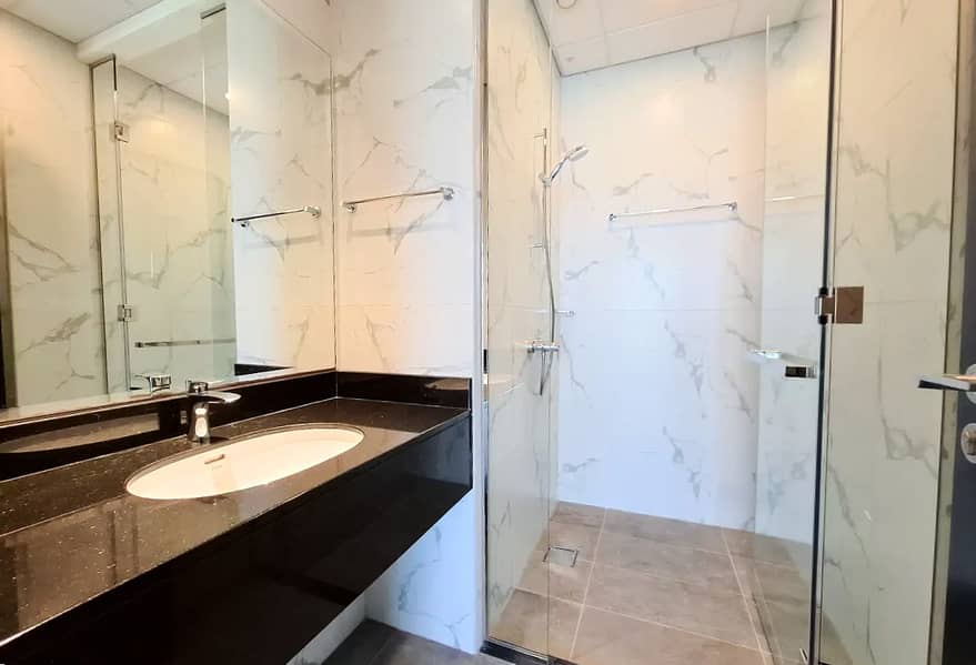 15 BATHROOM 3. jpg