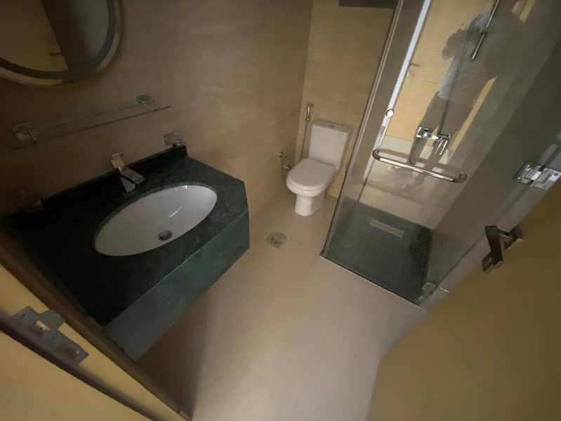 12 e6fede61-5fbf-4bd8-be9d-2d277a12aa92. jpg