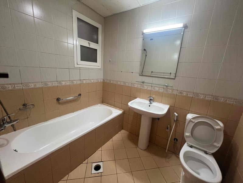 12 95c2a3bd-3748-439d-beec-cf7c9cb0ba28. jpg