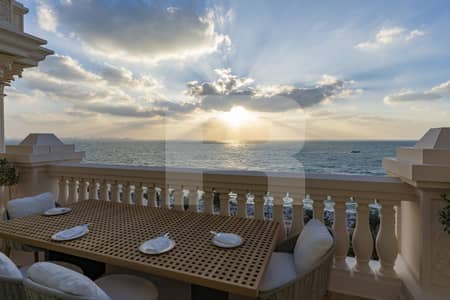 Luxurious Apartment l Upgraded l High ROI