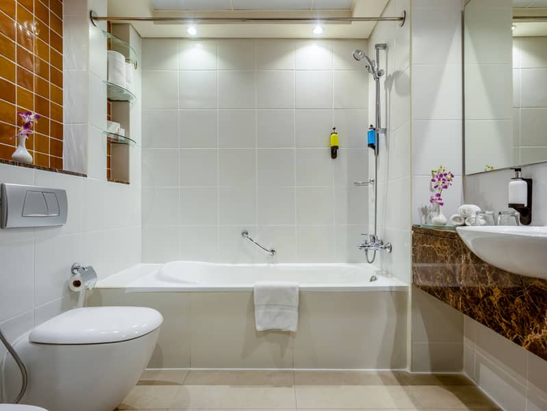 4 Bathroom. jpg