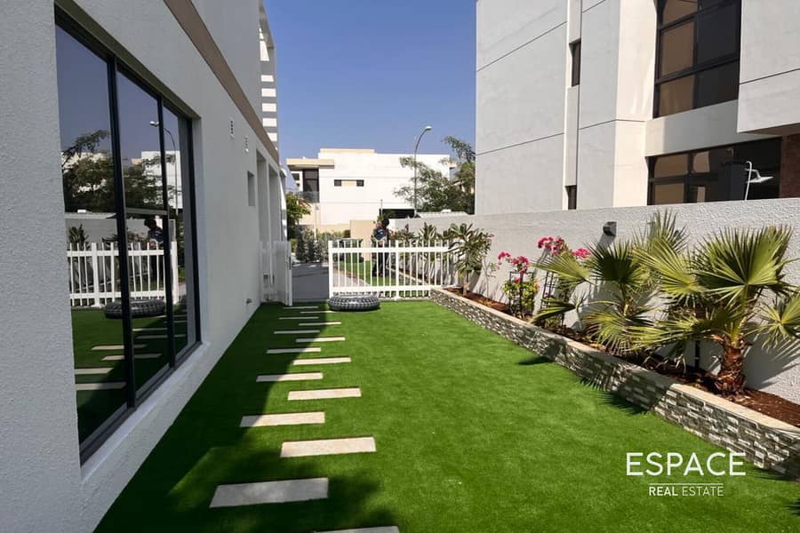 4 Bed | Single Row | Landscaped
