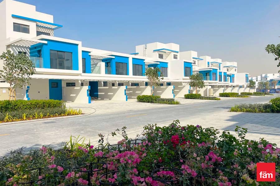 LUXURIOUS TOWNHOUSE | PRIME LOCATION | BEST DEAL LUXURIOUS TOWNHOUSE | PRIME LOCATION | BEST DEAL