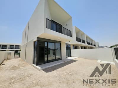 فیلا 4 غرف نوم للايجار في تاون سكوير، دبي - 20250623_123746. jpg