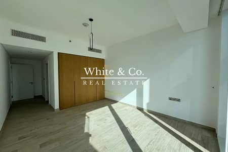 1 Bedroom Apartment for Rent in Palm Jumeirah, Dubai - Vacant | Sea View | Private Beach Access