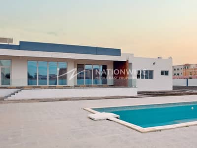 4 Bedroom Villa for Sale in Khalifa City, Abu Dhabi - Comfortable Area | Stand Alone Villa|Private Pool