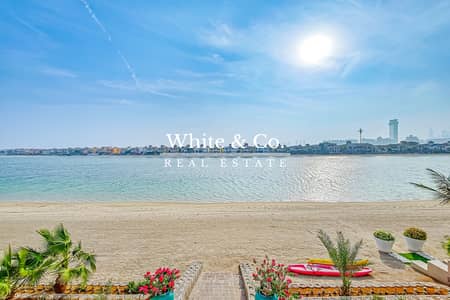 4 Bedroom Villa for Rent in Palm Jumeirah, Dubai - Extended Pool | Upgraded | Marina Skyline