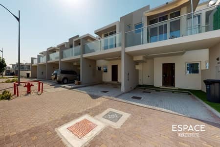 3 Bedroom Villa for Rent in DAMAC Hills 2 (Akoya by DAMAC), Dubai - Vacant - Well Maintained - Pool View