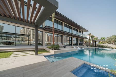 6 Bedroom Villa for Sale in Palm Jumeirah, Dubai - Fully Upgraded|Brand New|Unique Location