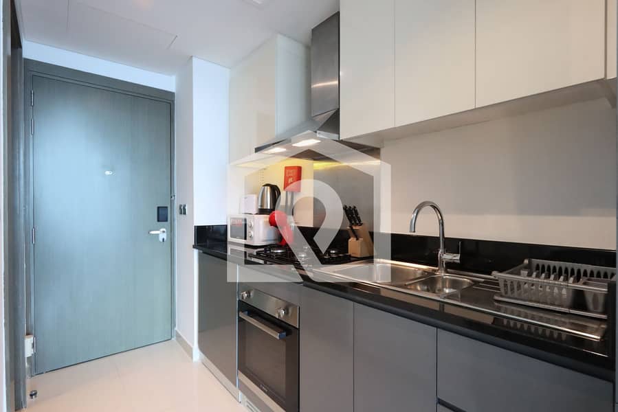 Livbnb - Classy Studio w Panoramic Dubai Canal View - Image 18