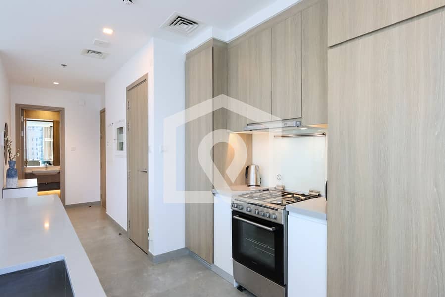 Deluxe 1BR Corner Suite with Marina Views - Image 15