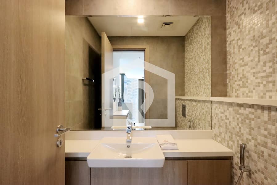 Deluxe 1BR Corner Suite with Marina Views - Image 38