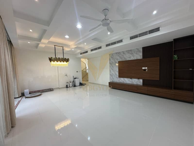 位于达马克山庄,凤凰社区 4 卧室的别墅 235000 AED - 12032516 位于达马克山庄,凤凰社区 4 卧室的别墅 235000 AED - 12032516