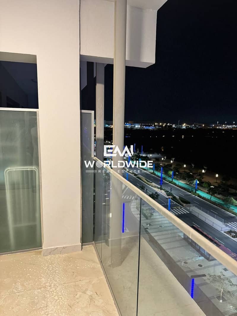 2 Balcony. jpg