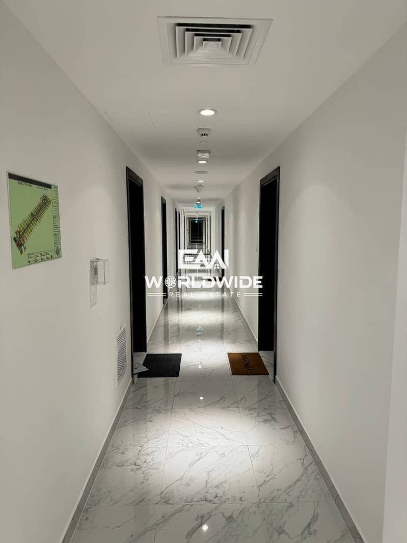 6 Hallway. jpg