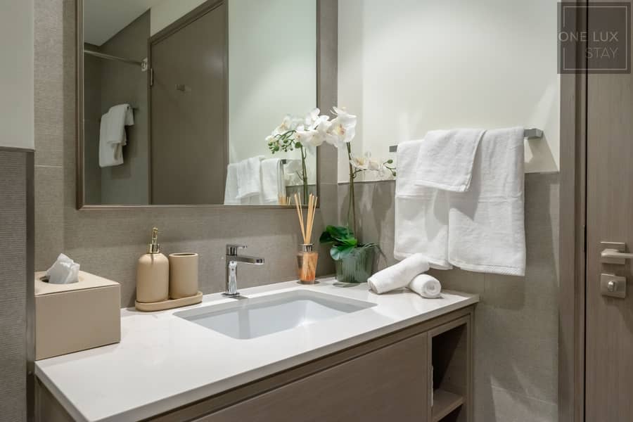 18 Bathroom 2 Bath Tub (2). jpg