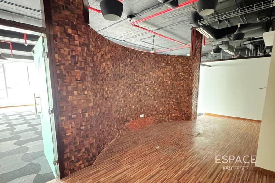 Close to Metro | Vacant | 2 Parkings