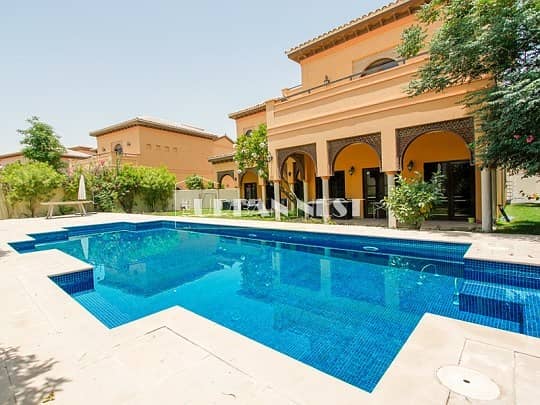 Walk to school Granada with pool