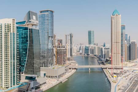 1 Bedroom Apartment for Rent in Business Bay, Dubai - Luxury 1-Bedroom | High Floor | Stunning Canal