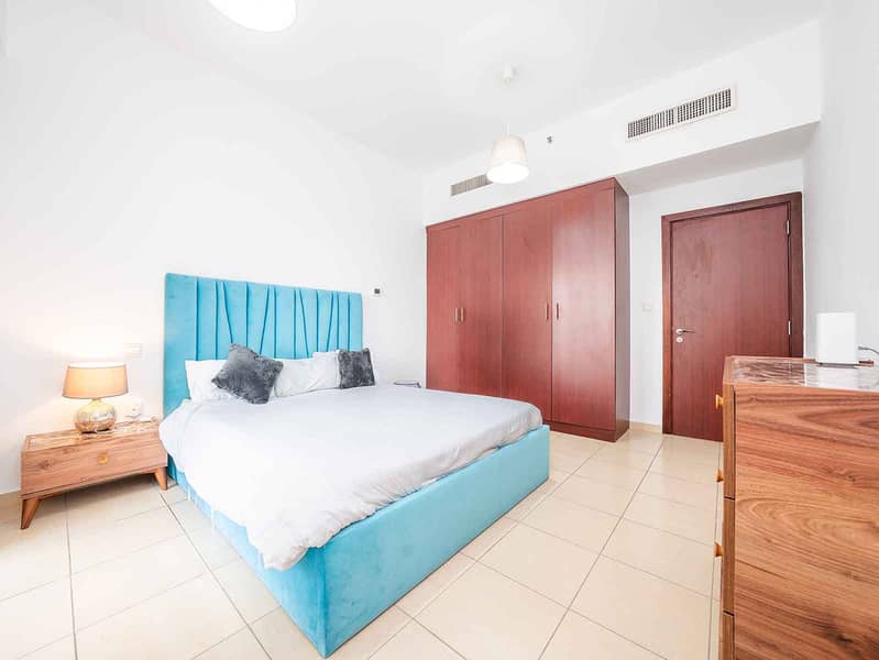 14 Furnished___Marina_View___Spacious_Living-11. jpg