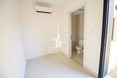 3 Bedroom Villa for Rent in DAMAC Hills, Dubai - 3BHK+Maid | Single Row | Community View