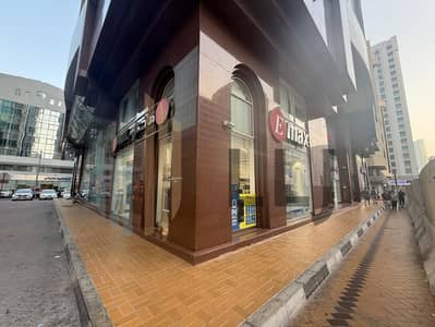 معرض تجاري  للايجار في شارع حمدان، أبوظبي - IMG-20250624-WA0158. jpg