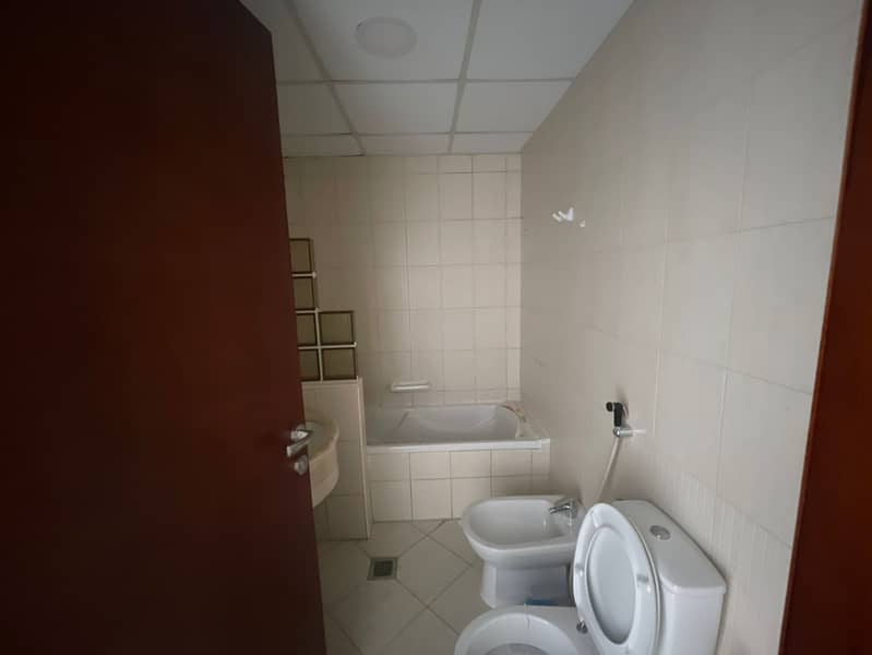 10 6ff5d60a-b50e-4631-9079-6467340bb292. jpg