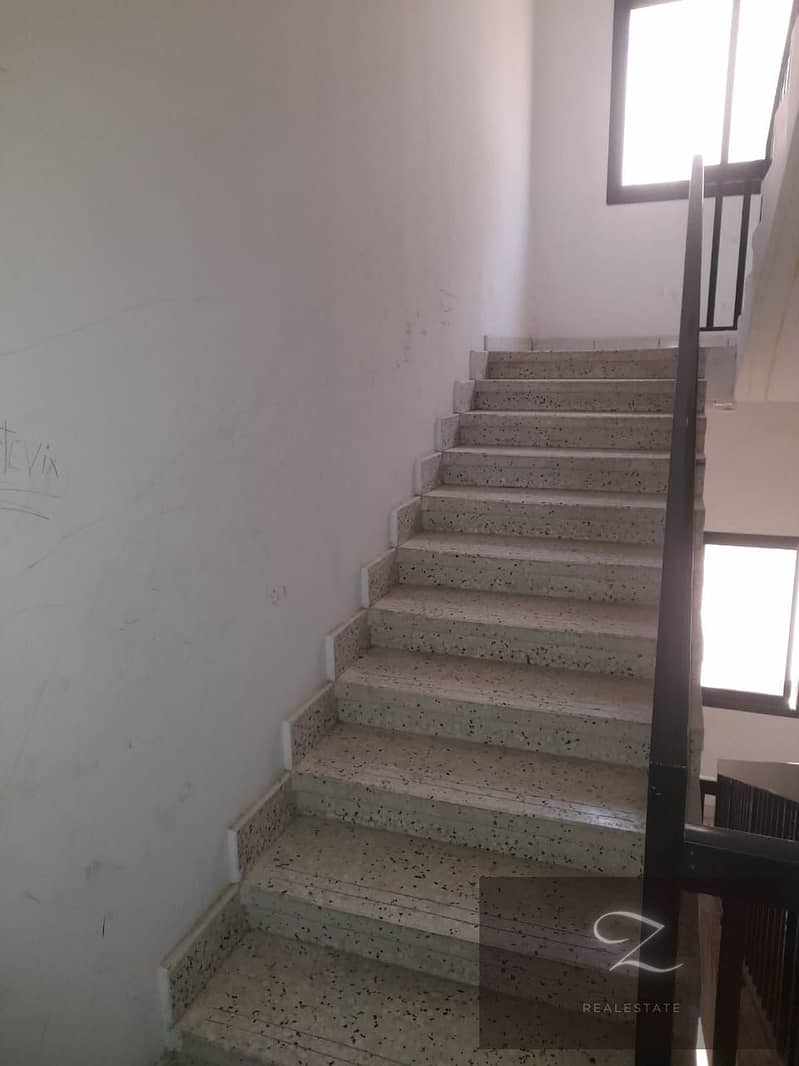 15 f7ce61c2-3aec-4d69-8a45-2ec52bb4c832. jpg