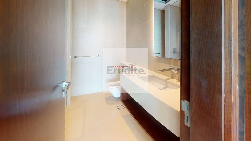 8 MG2-1BRCity-View773-SqFt08-Bathroom. jpg