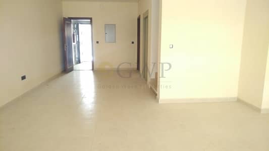 Corner | Private Parking | Spacious Kitchen | Corner | Private Parking | Spacious Kitchen |