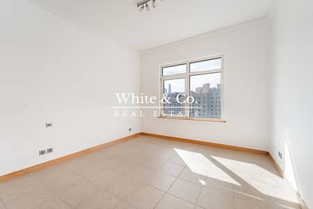 3 Bedroom Apartment for Rent in Palm Jumeirah, Dubai - High Up | Sea Views | Vacant June 12