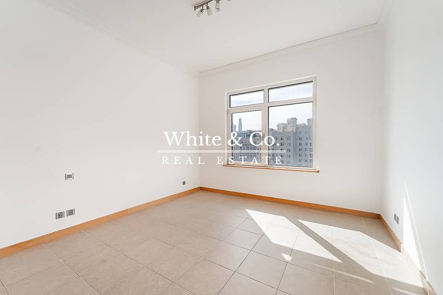 High Up | Sea Views | Vacant June 12 High Up | Sea Views | Vacant June 12