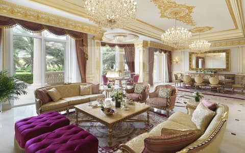 4 Bedroom Villa for Sale in Palm Jumeirah, Dubai - Luxury Villa | Sea Views | Grand Interiors