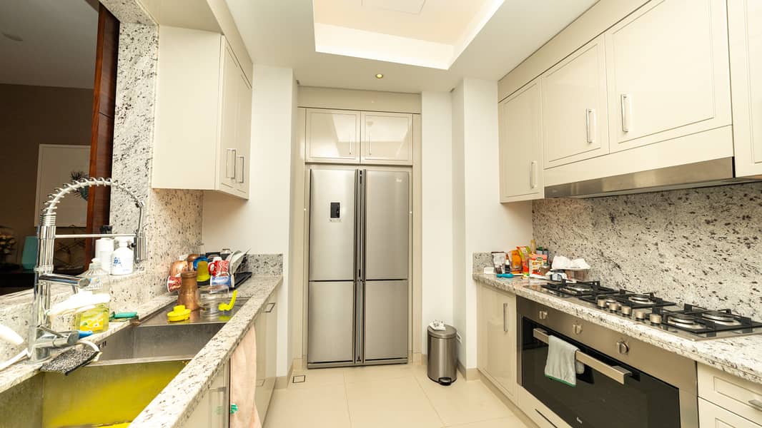 6 Burj_Khalifa_View___High_Floor__Furnished-5. jpg