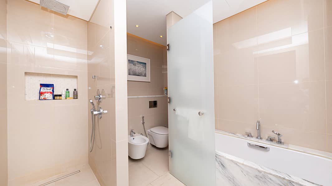 10 Burj_Khalifa_View___High_Floor__Furnished-18. jpg