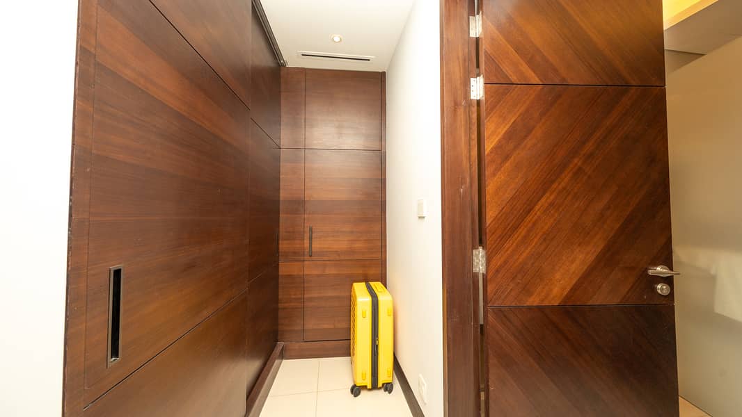 13 Burj_Khalifa_View___High_Floor__Furnished-16. jpg