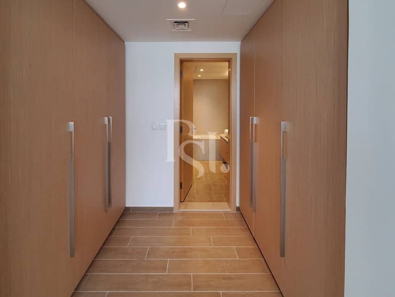 10 mayan-1-yas-island-abu-dhabi-closet. jpg