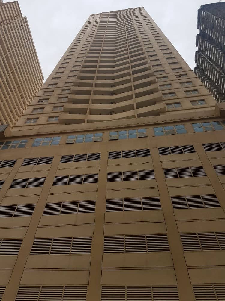 شقة في برج الزنبق،مدينة الإمارات‬ 1 غرفة 18000 درهم - 4208886