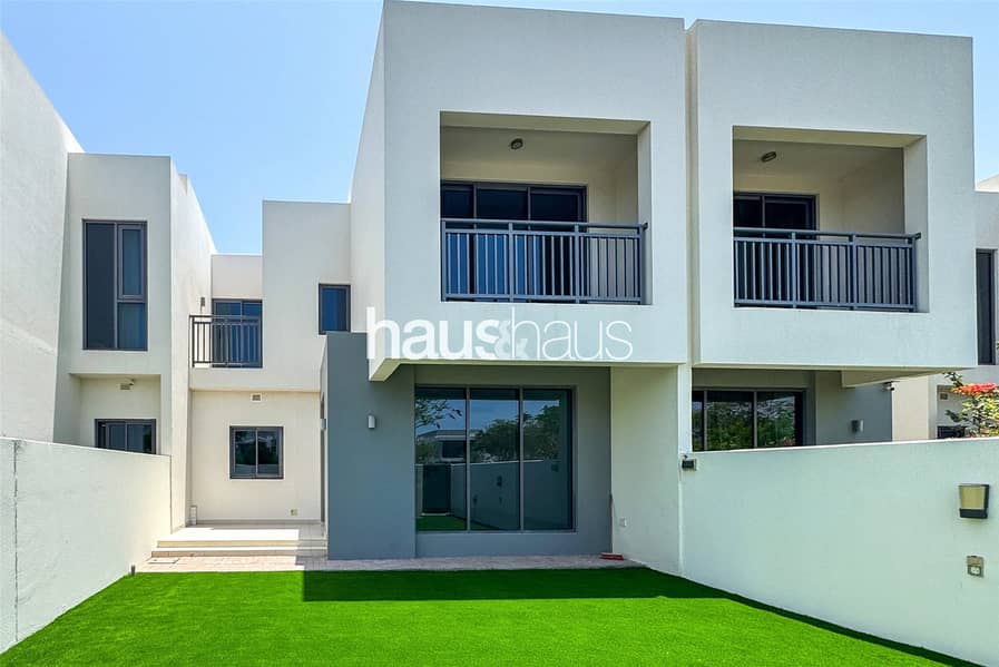 Single Row | Close to Pool | Upgraded Garden